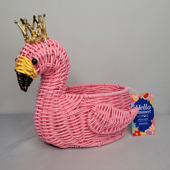 NWT Pink Flamingo With Crown Hello Summer! by Ciroa  Serving Basket Resin Wicker - Picture 1 of 15
